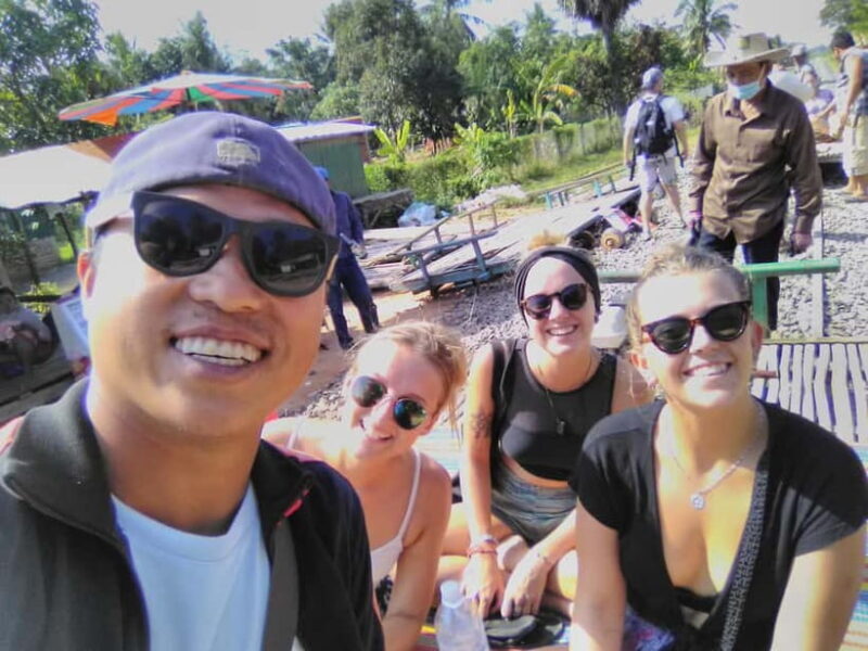 Battambang family tuktuk tour BambooTrain/Wat Banan/Bat cave - Key Points