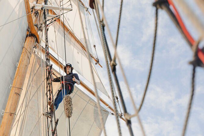 Bay of Islands Tall Ship Sailing on R. Tucker Thompson Including BBQ Lunch - FAQ