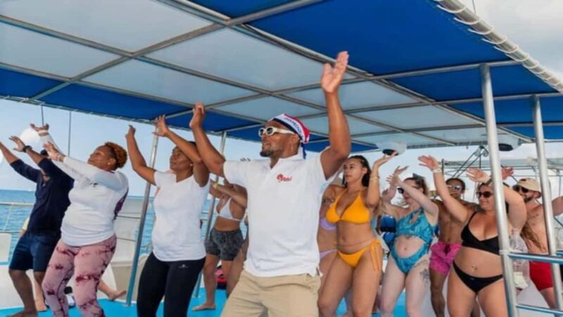 Bayahibe: Saona Island Catamaran Tour with Lunch & Drinks - Deep Dive into the Experience