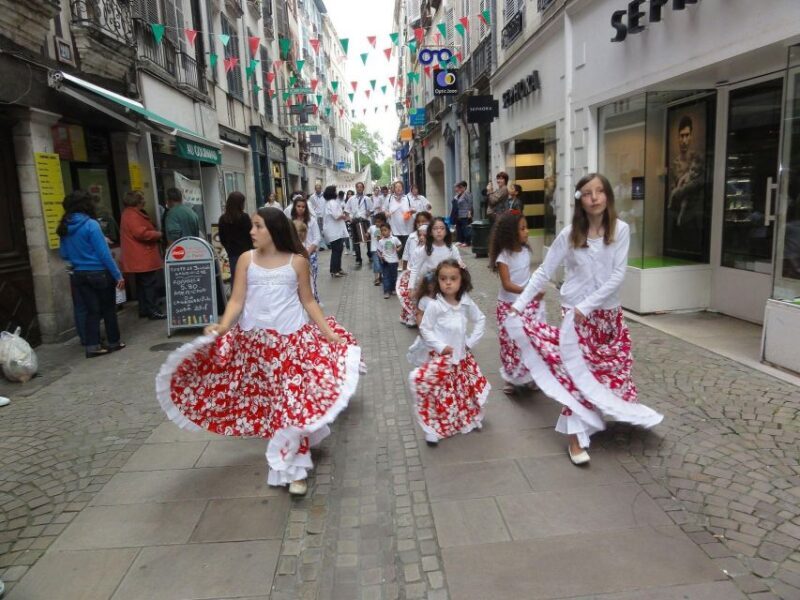 Bayonne: Private Guided Walking Tour - Key Points