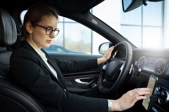 Beauvais Airport to Paris Transfer  Private Sedan - The Experience: What to Expect from This Private Sedan Transfer
