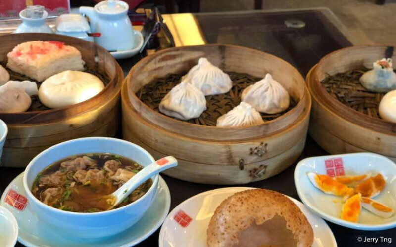 Beijing: Dim Sum Breakfast & Hutong History Tour - Key Points
