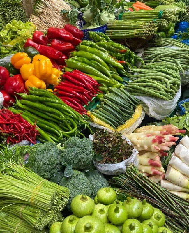 Beijing Market Tour with 10-course Family Feast - Key Points