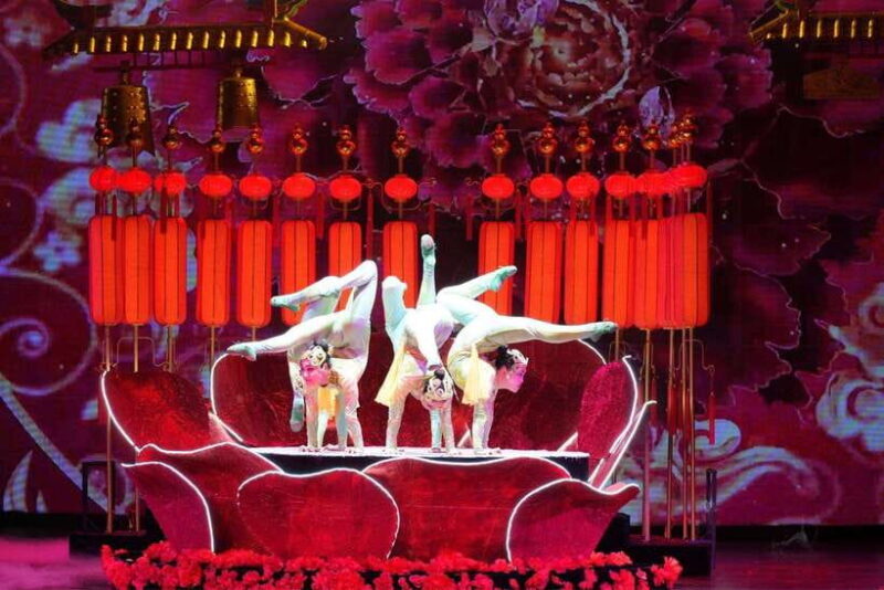 Beijing: Red Theatre Acrobatics show viewing Chinese culture - Key Points