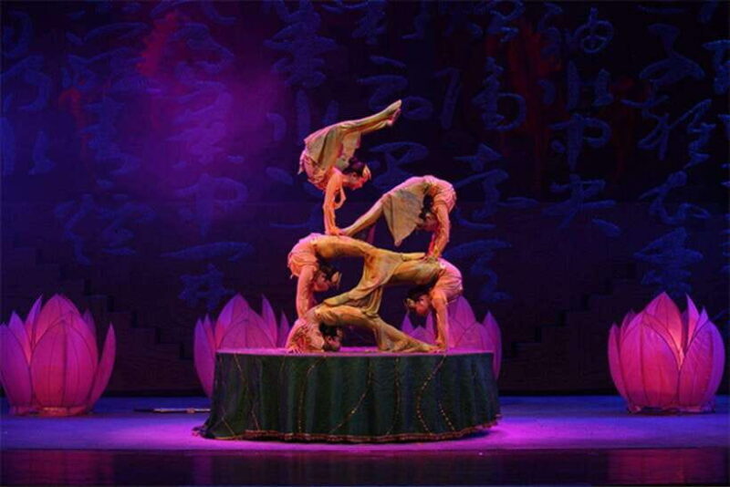 Beijing: Red Theatre Acrobatics show viewing Chinese culture - Why You Shouldn’t Miss This