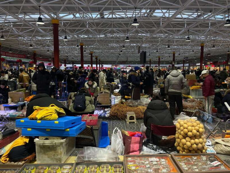 Beijing: Temple of Heaven, Panjiayuan Market, and Acrobatics - FAQ