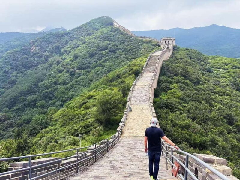 Beijing:Mutianyu/Badaling Great Wall Tour with VIP Fast Pass - Exploring the Great Wall with VIP Fast Pass
