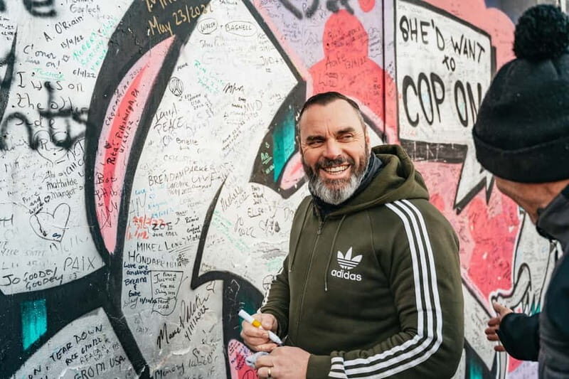 Belfast: 1.5-Hour Private Black Taxi tour - A Closer Look at the Belfast Black Taxi Tour