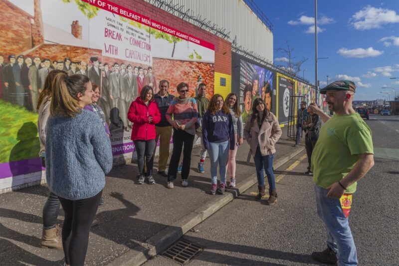 Belfast and Giant's Causeway in Italian or Spanish - The Itinerary in Detail