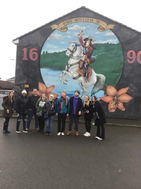 Belfast: Black Taxi Tour & Crumlin Road Jail Tour - The Experience in Detail
