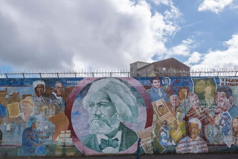 Belfast Day Tour with Peace walls, Titanic & Irish whiskey - FAQ