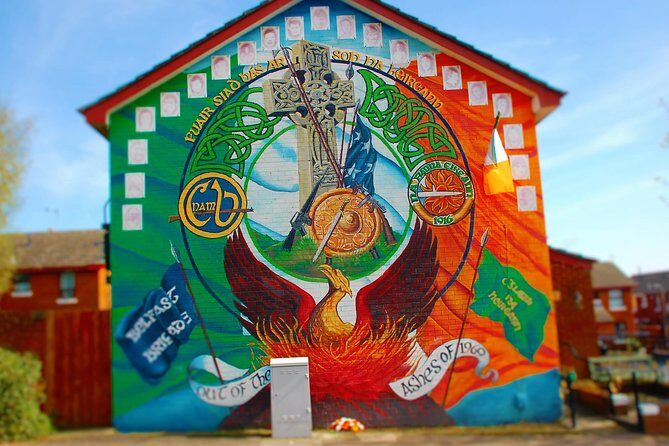 Belfast Express Taxi Tour Irish History Murals, Peacewalls 1 hour - A Deep Dive into Belfast’s Troubles on a Black Taxi