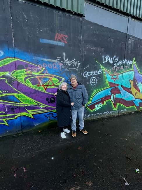 Belfast: Peacewall and Political History Black Taxi Cab Tour - Key Points