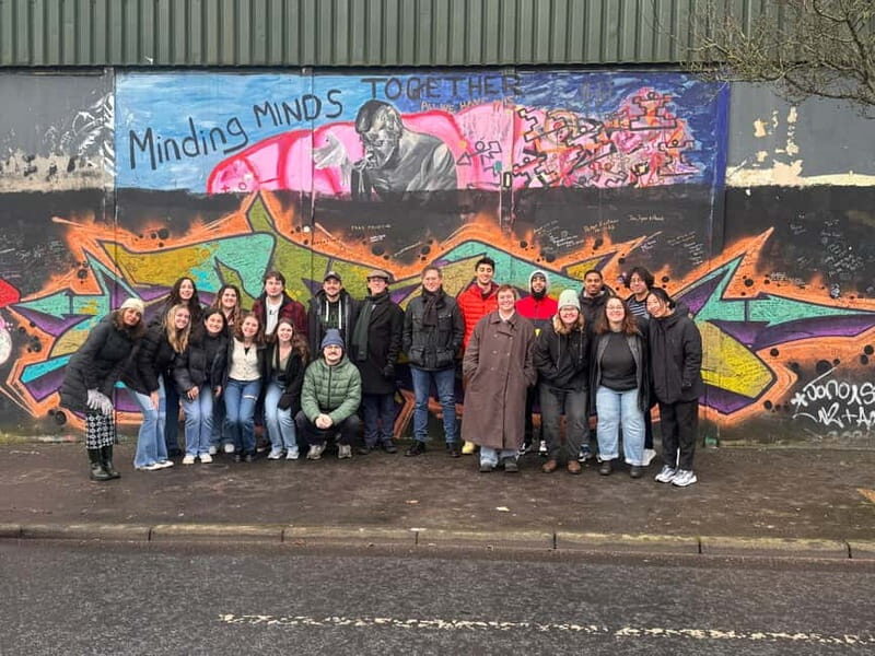 Belfast: Peacewall and Political History Black Taxi Cab Tour - The Value of a Guided Black Taxi Tour