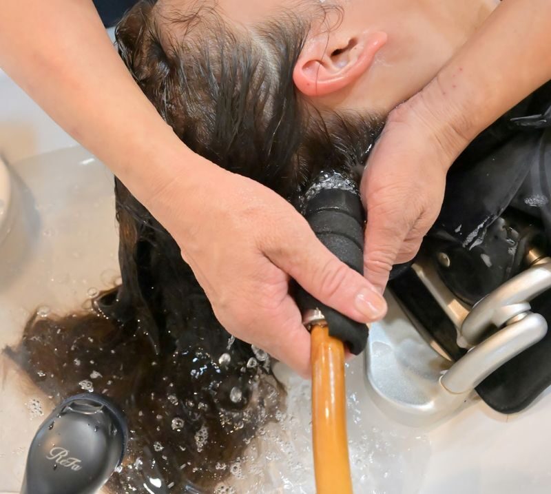 Bello bosco Hair Salon in Jiyugaoka, Tokyo - Carbonated spa and head massage