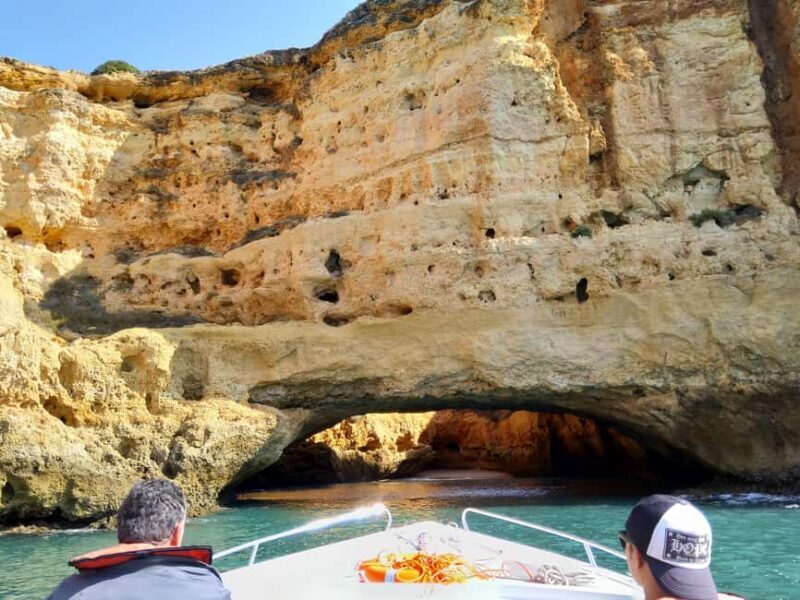 Benagil: Passeio 2 horas de Barco a Gruta de Benagil - Authentic Experiences and Expert Guides