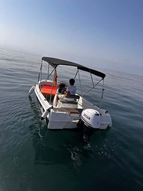 Benalmádena: Boat rentals without a license - Key Points