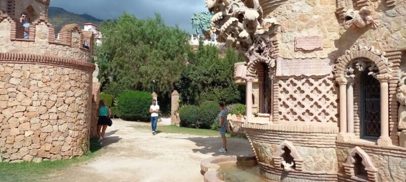 Benalmadena: Colomares Castle Tour with Entry Ticket - Discovering the Charm of the Colomares Castle Tour in Benalmadena