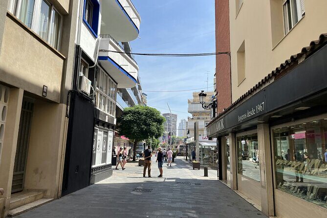 Benidorm Old Town and Beaches Tour and Exploration Game - The Sum Up: Who Is This Tour Best For?