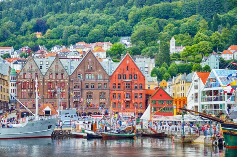 Bergen Past and Present: A Historical Walking Journey - Exploring Bergen’s Past and Present