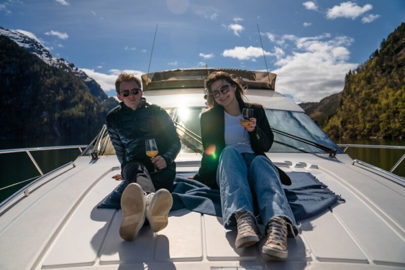 Bergen: Private Evening Yacht Cruise with Snacks and Wine - Key Points