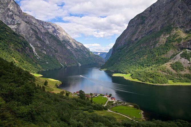 Bergen to Sognefjord Private Roudtrip with Cruise and Flasmbana - The Sum Up