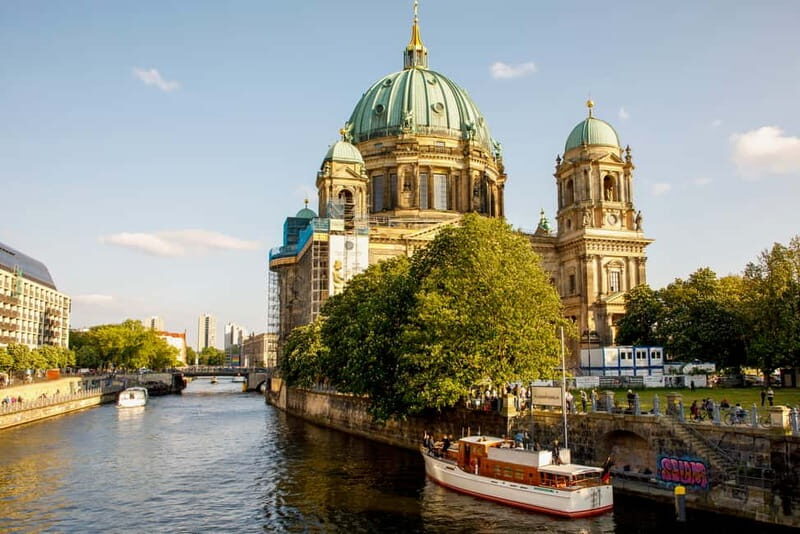 Berlin: 1h Boutiquestyle-Cruise on the Electric FITZGERALD - The Sum Up