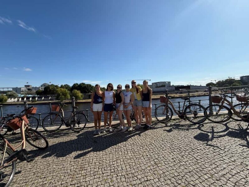 Berlin: 3.5-hour bike tour  A journey through time in the capital - A detailed look at the Berlin bike tour