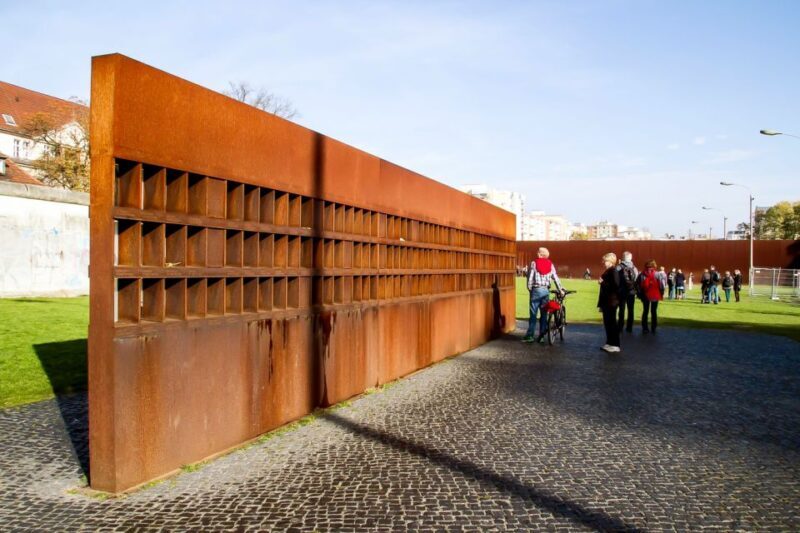 Berlin: Berlin Wall Tour Berlin East West - A Walk Through Berlin’s Divided Past: The Berlin Wall Tour East West