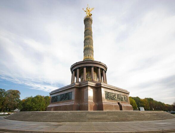 Berlin Boot Sightseeing Tour on Electric Private Yacht - Key Points