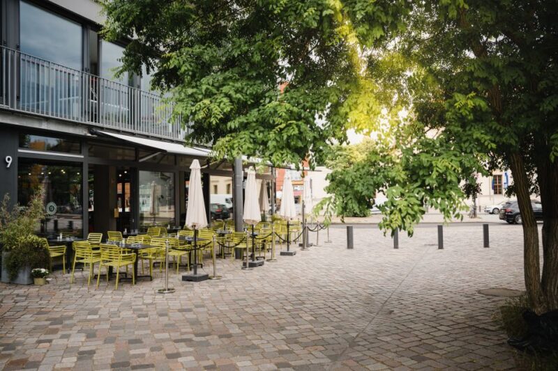 Berlin: Champagne Fine Dining Breakfast in Kreuzberg - Atmosphere and Service