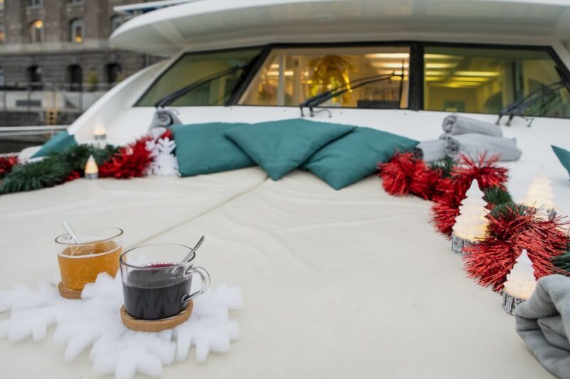 Berlin: Christmas Sightseeing Boat Tour - FAQ