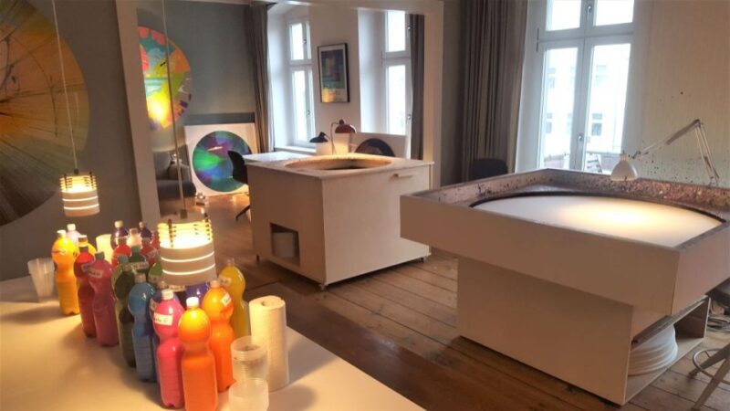 Berlin: Create Your Own Spin Painting at Jans Echternacht - FAQ