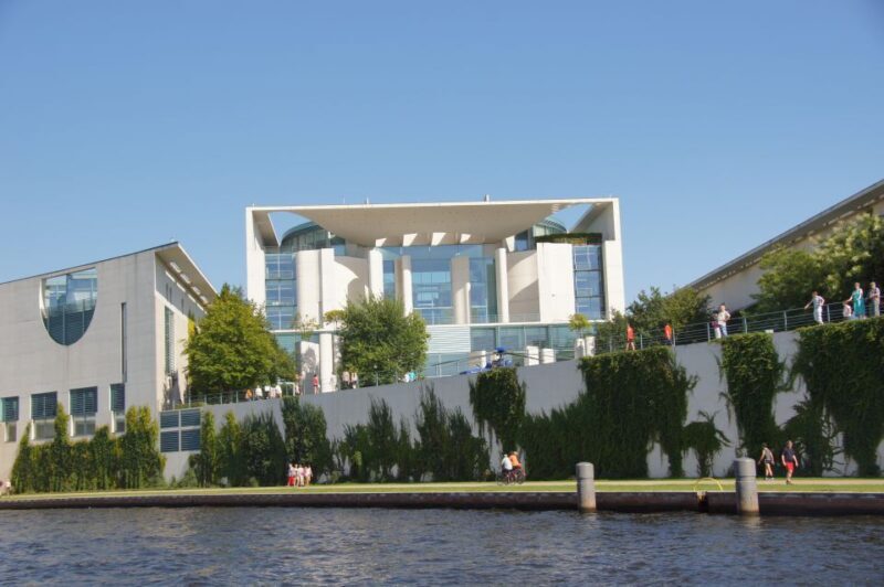 Berlin: Dinner Cruise on the Spree with Prosecco - The Overall Value