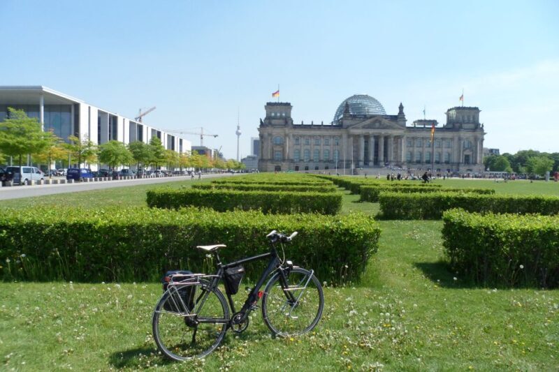 Berlin: E-Bike Tour of the Berlin Wall and Mitte Highlights - A Closer Look at the Berlin E-Bike Tour