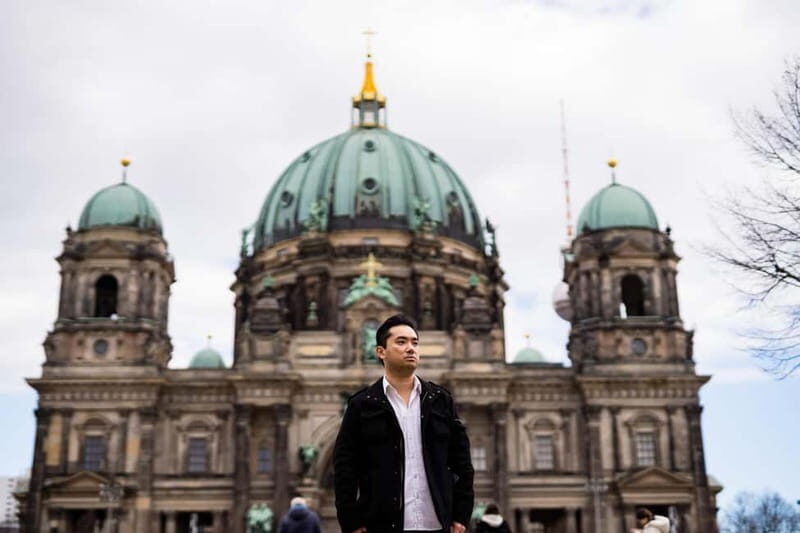 Berlin: Early Morning Private Photoshoot to avoid the Crowd - Exploring Berlin in the Quiet Hours