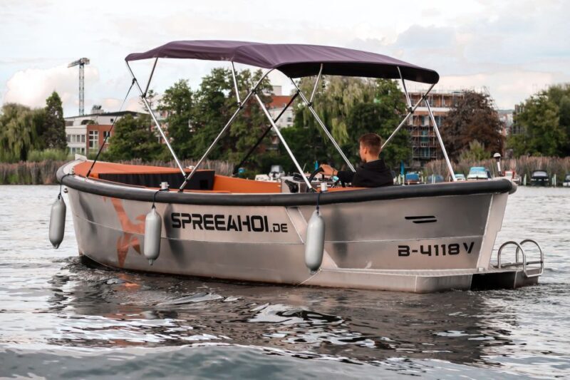 Berlin: Electric Boat Rental for self-driving 2 hrs - Key Points