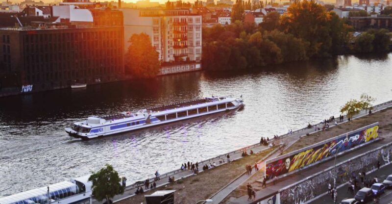 Berlin: Evening City Sightseeing Cruise - Discover Berlin by Water: An Evening City Sightseeing Cruise