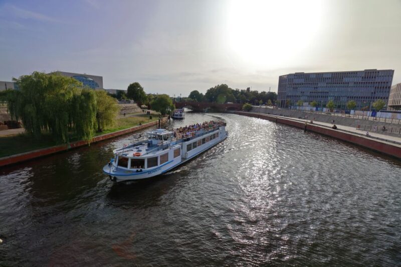 Berlin: Evening City Sightseeing Cruise - Why This Cruise Offers Value
