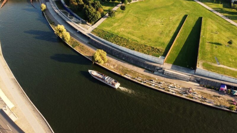 Berlin: Evening Sightseeing River Cruise on the Spree - Authentic Traveler Insights