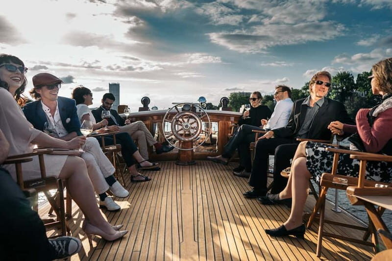 Berlin: Evening Yacht Cruise with Aperitif - Drinks and Dining Options