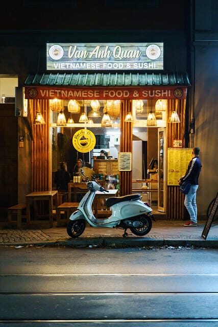 Berlin: Fotokurs Cinematic Street Photography - An In-Depth Look at the Berlin Night Photography Workshop