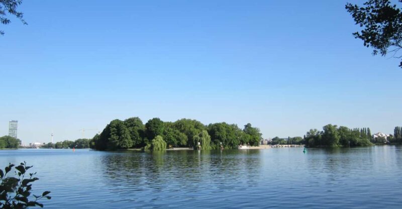 Berlin: guided canoe | kayaktour - Authentic Perspectives & Challenges