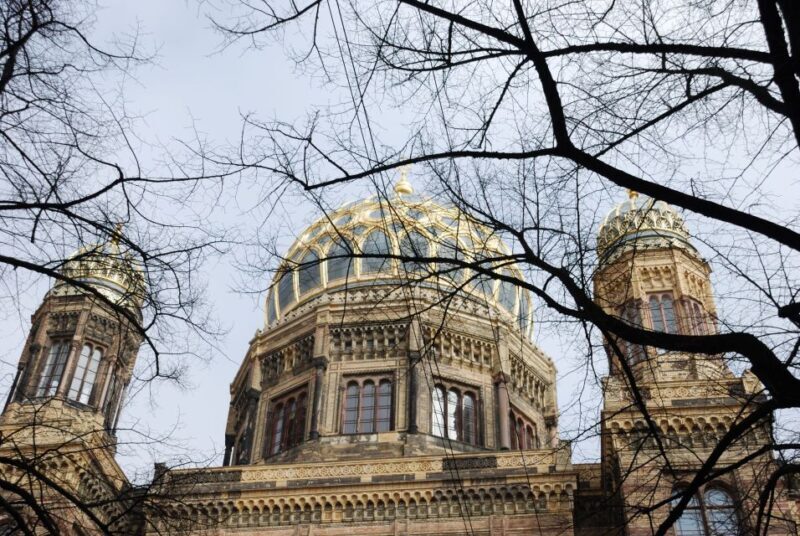Berlin: Hackesche Höfe Courtyards Walking Tour - Key Points