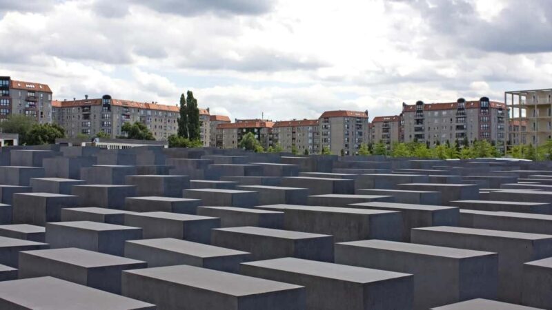 Berlin: Historical Walking Tour with Live Music - The Magic of Live Music in Historical Context