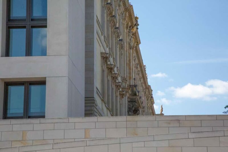 Berlin: history walk - sightseeing walk in english - Exploring Berlin’s Past in a Walk