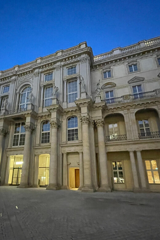 Berlin: history walk - sightseeing walk in english - A Well-Balanced Experience