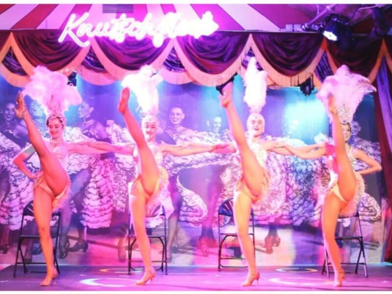 Berlin: Knutschfleck Ticket with Variety Show and Dinner - A Close Look at the Experience
