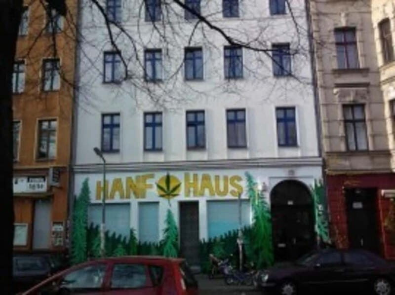 Berlin: Private Wild Kreuzberg Guided Walking Tour - Exploring Kreuzberg: A Neighborhood of Contrasts and Creativity