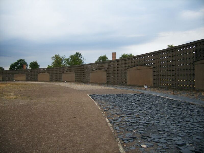 Berlin: Sachsenhausen Memorial 6-Hour Tour in Spanish - FAQ
